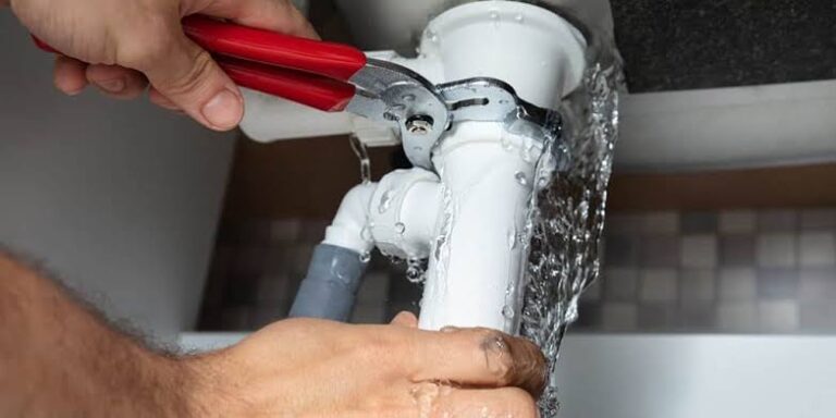 When Burst Pipes, Major Leaks, and Sewer Backups Become Plumbing Emergencies